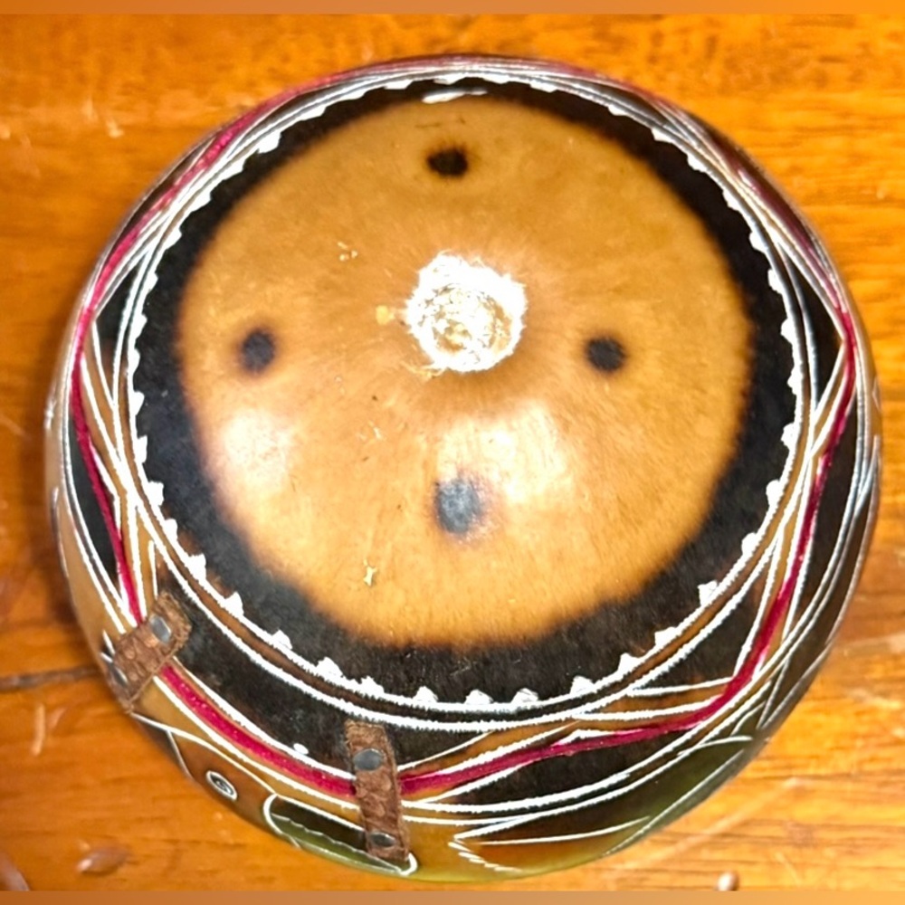 NATIVITY SCENE IN GOURD WITH OPENING LID